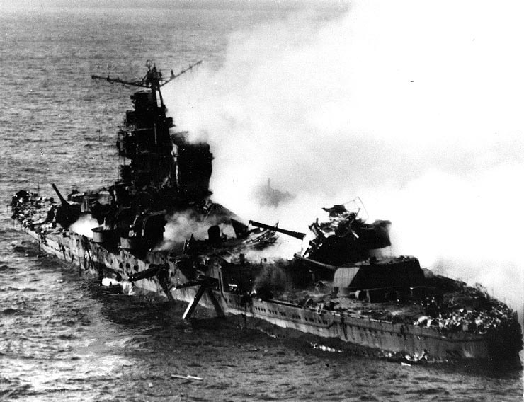 Sinking_of_japanese_cruiser_Mikuma_6_june_1942.jpg